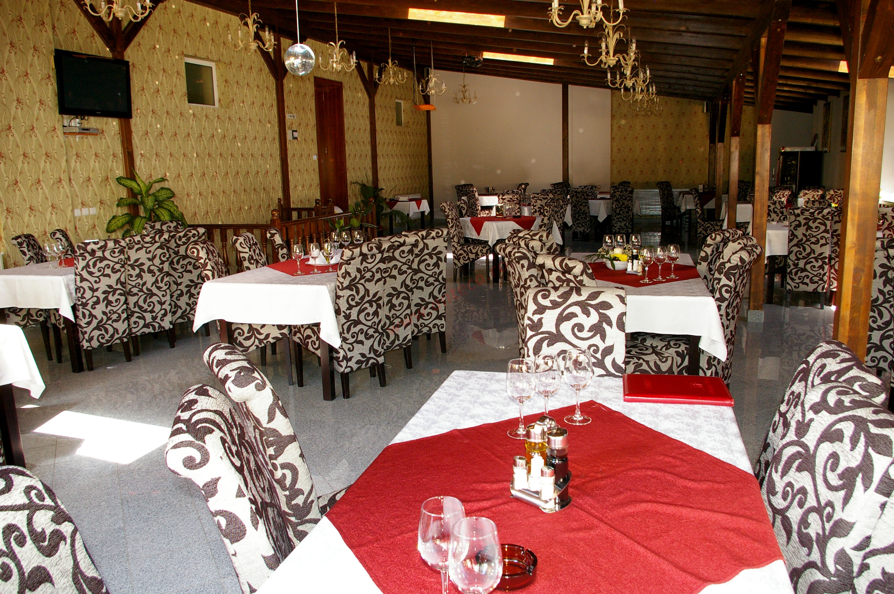 RESTAURANT GCLUB Breaza 2.jpg